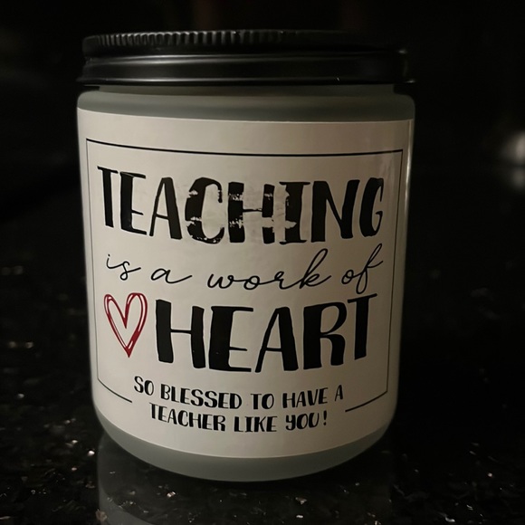 COPY - “TEACHING IS A WORK OF ART” CANDLE ONE WICK LAVENDER AND EUCALYPTUS NEW - Picture 1 of 3